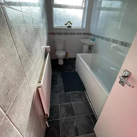 Donington Staycation Guest house *