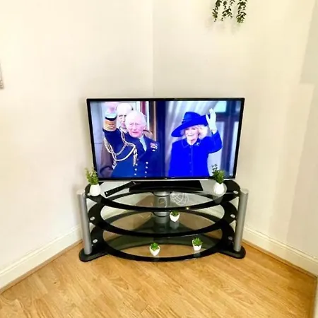 Гостевой дом Donington Staycation